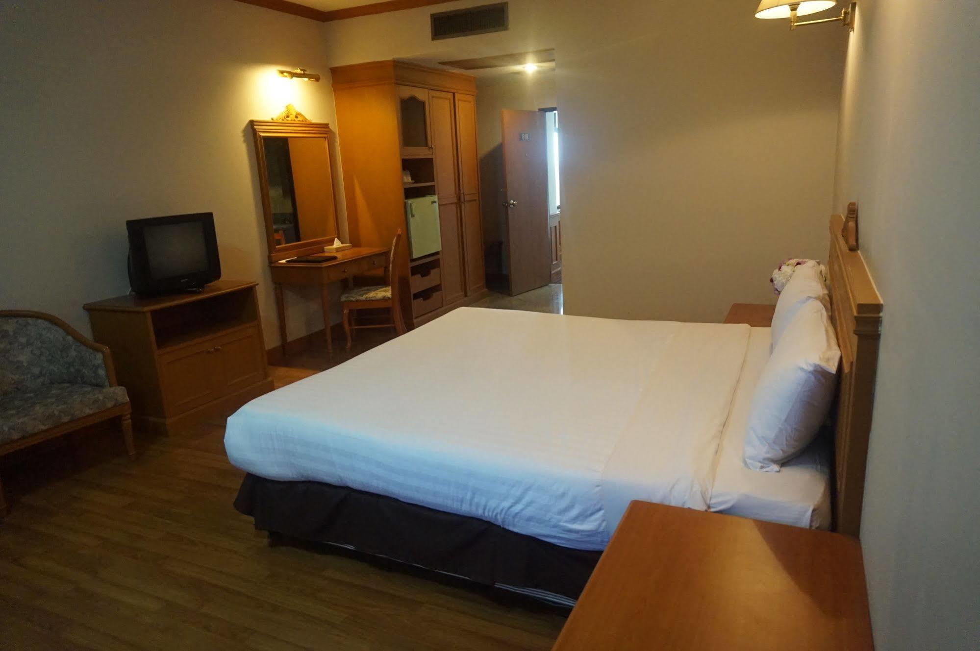 Rimpao Hotel Kalasin Exterior photo